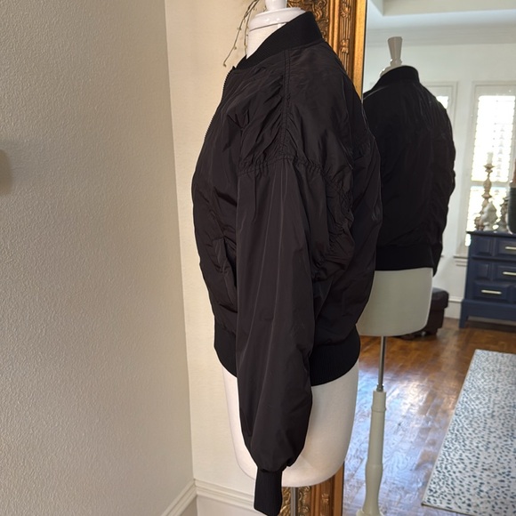 [Old Navy] Women Puffer Quilted Jacket with banded waist/neck Size:XS - Picture 3 of 6